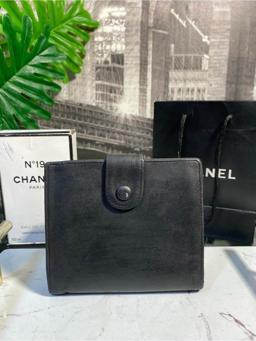 Authentic CHANEL Timeless CC Logo Leather Wallet - Picture 5 of 15